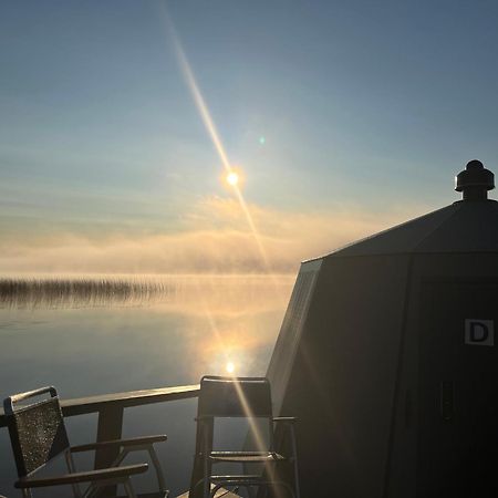 Vikajaervi Lake View Experience Igloos Рованиеми Экстерьер фото
